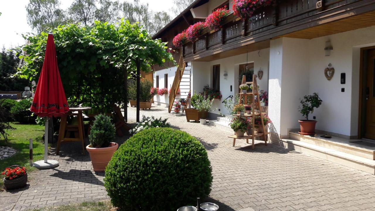 Pension Zum Krug, Messe Muenchen Hergolding Exterior photo