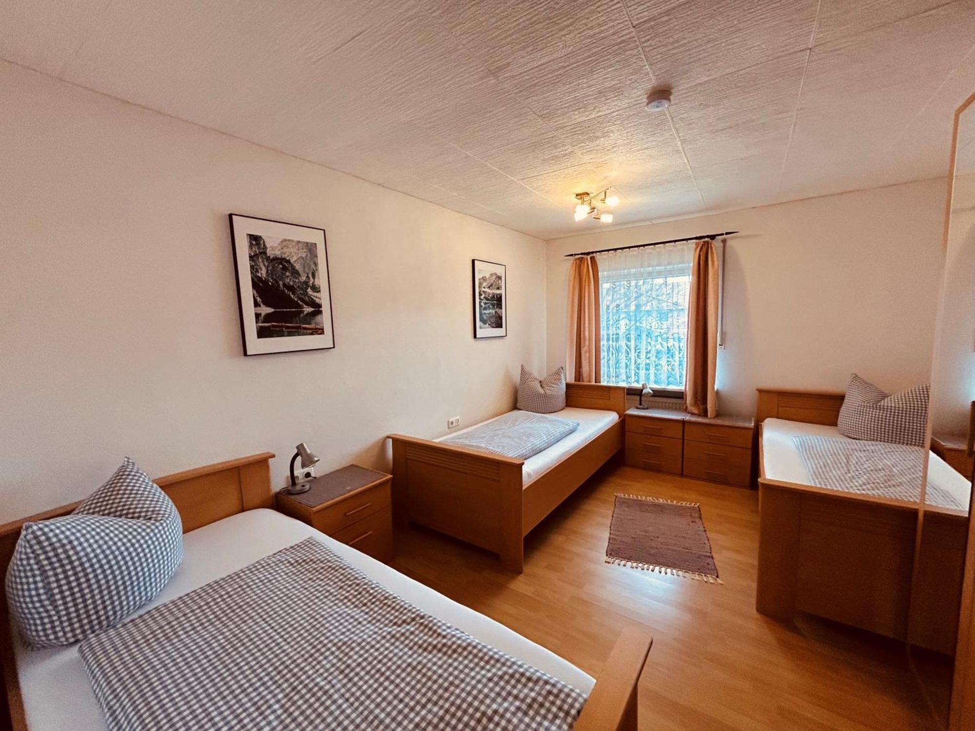 Pension Zum Krug, Messe Muenchen Hergolding Room photo