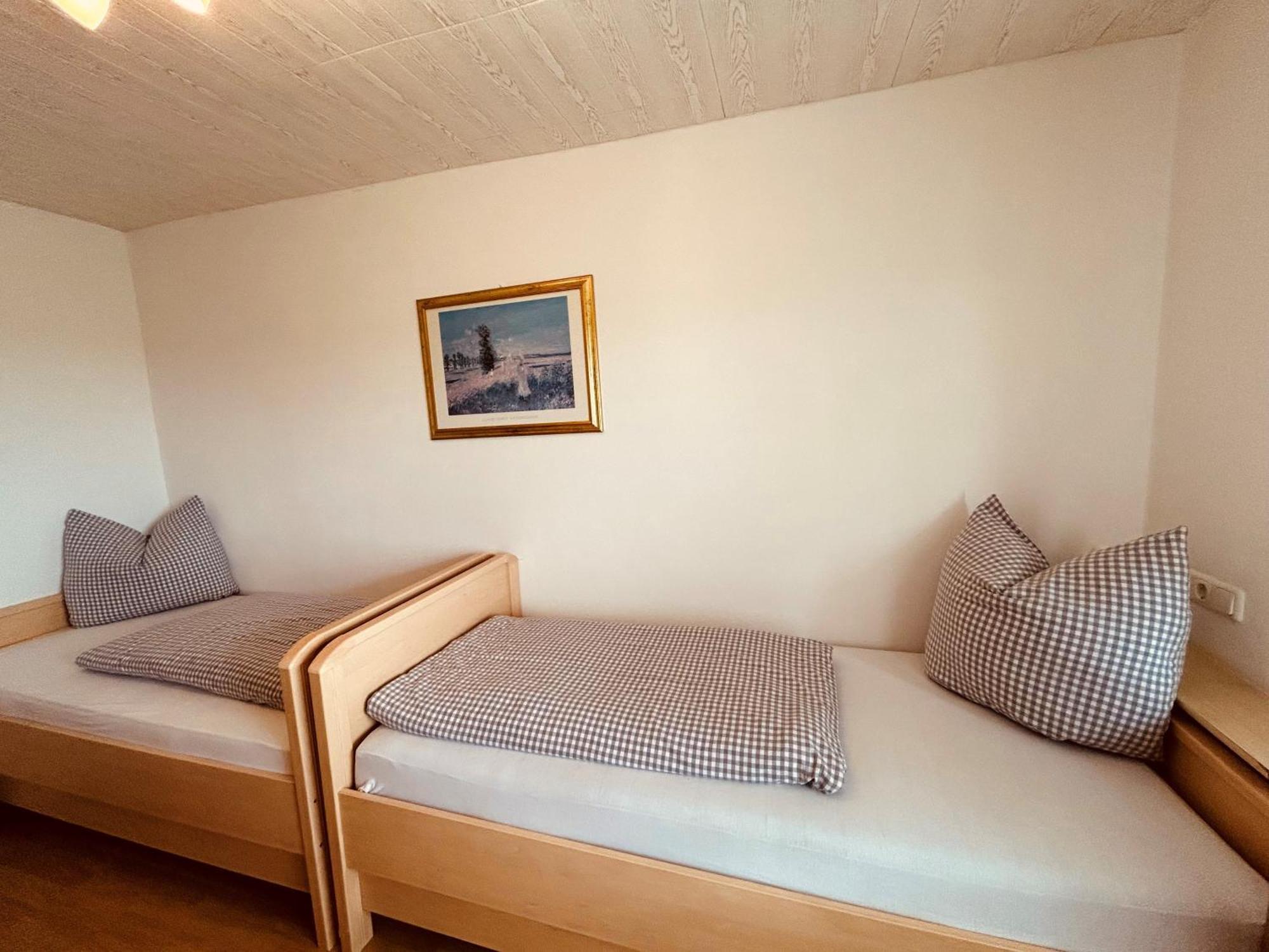 Pension Zum Krug, Messe Muenchen Hergolding Room photo